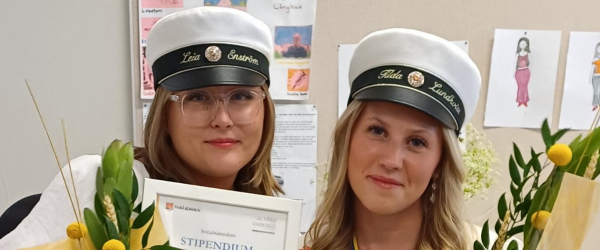 Timrå kommuns stipendiater från Vård- och Omsorgsprogrammet 2025. Leia Enström och Tilda Lundqvist.