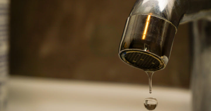 vattenkran som droppar 