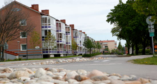 Bilden visar hus efter köpmangatan i Timrå centrum