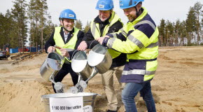 Bilden föreställer det första spadtaget av det nya badhuset i Timrå