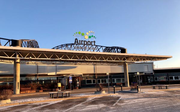 Bilden föreställer Sundsvall Timrå Airports fasad.