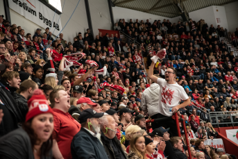 Publik i SCA Arena på Timrå IK-match.